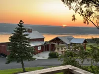 Brewery Bungalow w/ Hot Tub and Seneca Lake Views. Hotel a Hector