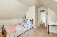 Cozy cabin <5 miles away from Ski resort, 1 mile away from convention center