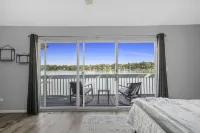 Stunning Lakefront Home on the Chain O'Lakes! ★ Amazing Views & Newly Rehabbed 폭스 레이크 호텔