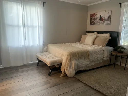 Cozy escape in the heart of Montrose, mins from entertainment