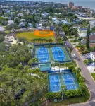 Beautiful Indian Rocks Beach Pool Home, 6 Seat golf cart included.