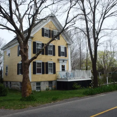 2 Bedroom Private Apt. in 1825 Whaler's Home on Duck Creek