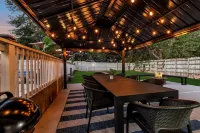 Private Pool & Fire Pit w/ Gazebo & Grill. Family Friendly 4 bedroom home.