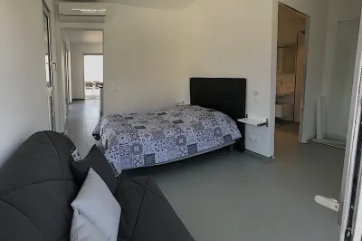 2-BEDROOM, 2-BATHROOM LUXURY APARTMENT WITH SEA AND HARBOR VIEW AND INFINITY POOL