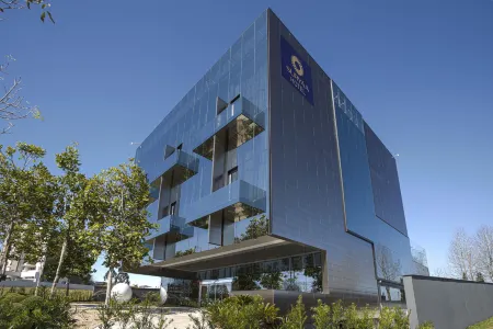 Suryaa Hotel Pinhais, Curio Collection by Hilton Отели в г. Куатру-Баррас