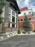 Luxury Remodel Downtown Condo Across from Yampa River