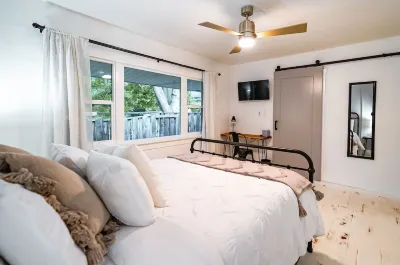 Cozy Farmhouse Suite Hotels near Nora Eccles Harrison Museum of Art