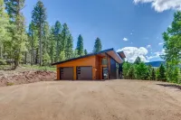 *NEW* Modern Rental Retreat in Angel Fire