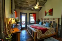 Cedar Cliff Cabin at Rivers Edge Rentals. Luxurious reclaimed 125 year old cabin