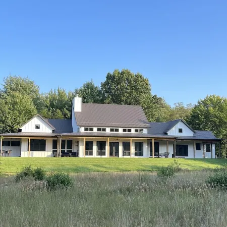 Beautiful new house nestled in a private and fenced 30 acres nature sanctuary. Отели в г. Каско Тауншип
