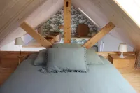 Tiny House en Bois Style "cottage" Vue mer ! Hotels in Sene