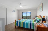 Escape to Paradise - Beach views 5bedrooms, 2 Kitchens, 2 Living, 2 Bathrooms