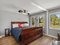 PVT PENINSULA! Hot tub, beach, spectacular views w/huge kitchen!Sleeps up to 21 Hotels in Cople