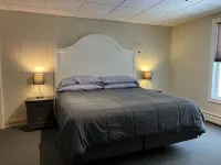 Cozy 2-Bedroom Upstairs Apartment in  Paradise