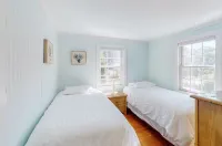 Charming Chatham Cottage