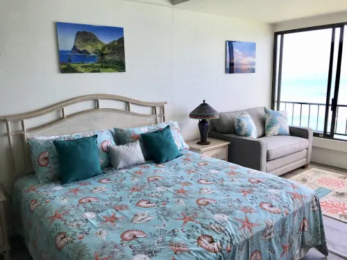 Relaxing oceanfront studio on the beach