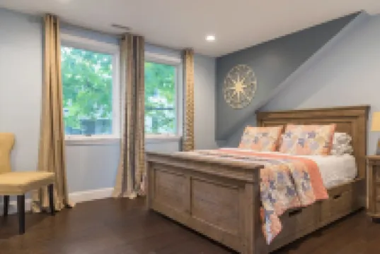 Modern Condo in Historic Marblehead, Walk everywhere, Parking, A/C, Deck & Grill