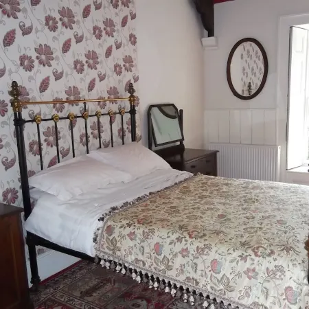 Private Annex to Manor Sleeps 6