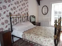 Private Annex to Manor Sleeps 6