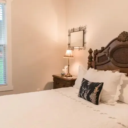 Be our guest-3-bedroom house in a great location!