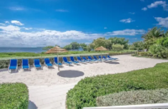 Vacay Vibes ~ Tropical Luxury Home in Mariners Club. Pools, Marina, Pickleball