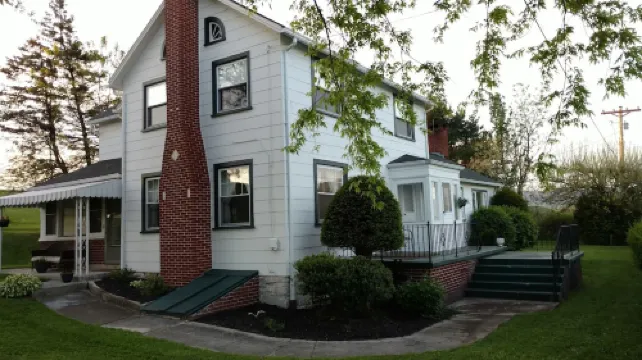 Cozy Farmette Easy Access Bedford PA