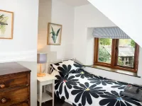 Detatched, Cosy Cottage With Mountain Views - Parking, Sleeps 8, Pet-friendly