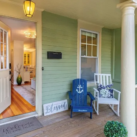 Walking distance to Navy Stadium! No cleaning fees!