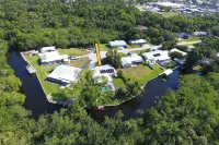 NEW! Waterfront Heated Pool, Kayaks, Fishing Pier, Fire Pit w/office Hotels near The Shell Factory and Nature Park