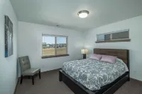 Large Townhome, Fenced Yard, 4 Miles to Downtown & MSU, A/C, Walking Trails - 2星級