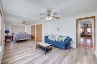 Waterfront Dog-Friendly Lake Home, Cozy Decks and Wood Stove - 4-stjärniga