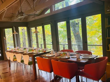 Modern Comfort Meets Nature  -Private Dock, Fire Pit & Detached Sleep Cabins