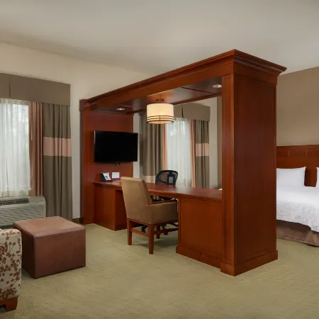 Hampton Inn & Suites Salem