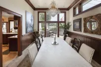 Fantastic Vacation Retreat, Family Reunions , and Private Pool!