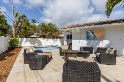 Walk to Beach... Luxury Beachhouse with Pool... Deals !!