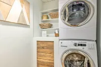 Exquisite Cottage in the Heart of Downtown!