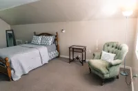 Bungalow Home with EV Charger - No Cleaning Fee