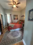 Charming 2-bedroom house with AC and WiFi  central location in Rapid City.