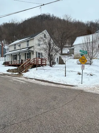 Victorian era Mississippi riverview retreat.