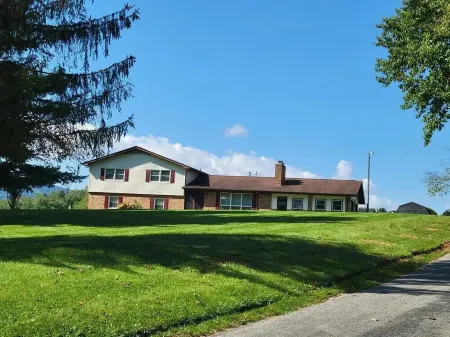 Spacious Mountain Retreat – Sleeps 12 – Pool, Hot Tub, Peaceful & Beautiful!