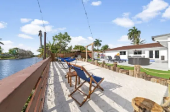 Lakefront Mansion•7Br•Pool•5Min to Hard Rock 마이애미가든 호텔