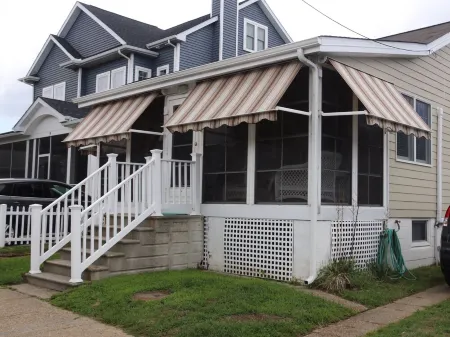 Ocean Block Beach Cottage - 7 Delaware Ave - Downtown Rehoboth Отели рядом с достопримечательностью «Рехобот-Бич»