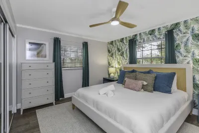 Fun! 4 Bedroom, 7 Beds - Pool Playground Game Room Putting Green in Clearwater! 라르고 스포츠 콤플렉스 주변 호텔