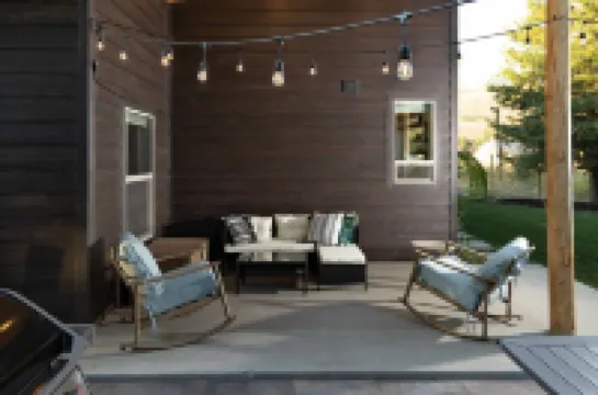 Winthrop Basecamp-new trailside vacation home 15 min walk to downtown!