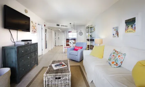 Beach Front Condo. Toes in the Sand. Family Friendly!!