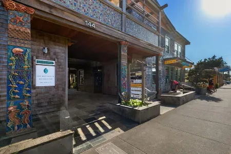 Two King Suites, Ocean Views & Upscale Touches in Downtown Manzanita