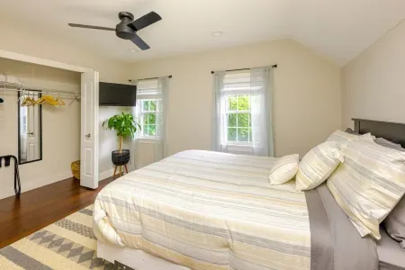 Historic Gem Entire Home Mins 2 Mrkt, Dwntwn, & Trails,  2 King Beds, Arcade Отели рядом с достопримечательностью «Зал славы рок-н-ролла»