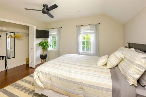 Historic Gem Entire Home Mins 2 Mrkt, Dwntwn, & Trails,  2 King Beds, Arcade - 5-Star