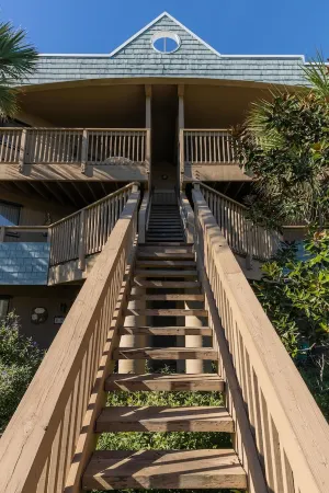 Direct Private Beach Access - Newly Renovated Condo - Heated Pool