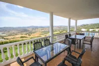 VILLA WITH LAKE VIEWS, PRIVATE POOL & PARKING 30 MIN FROM THE BEACH